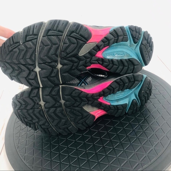 ASICS women’s Athletic gray gym shoes 10 - Picture 9 of 12